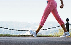 Walking-girl_medical-catalog-iatrikos-katalogos-ygeias