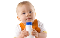 https://4yourhealth.gr/wp-content/uploads/2013/11/baby-milk2-4yourhealth.gr-κατάλογος_γιατρών_ιατρών-άρθρα-υγείας