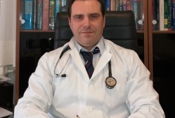 Λεωνίδας Κωστάλας Dr – Παθολόγος Χολαργός